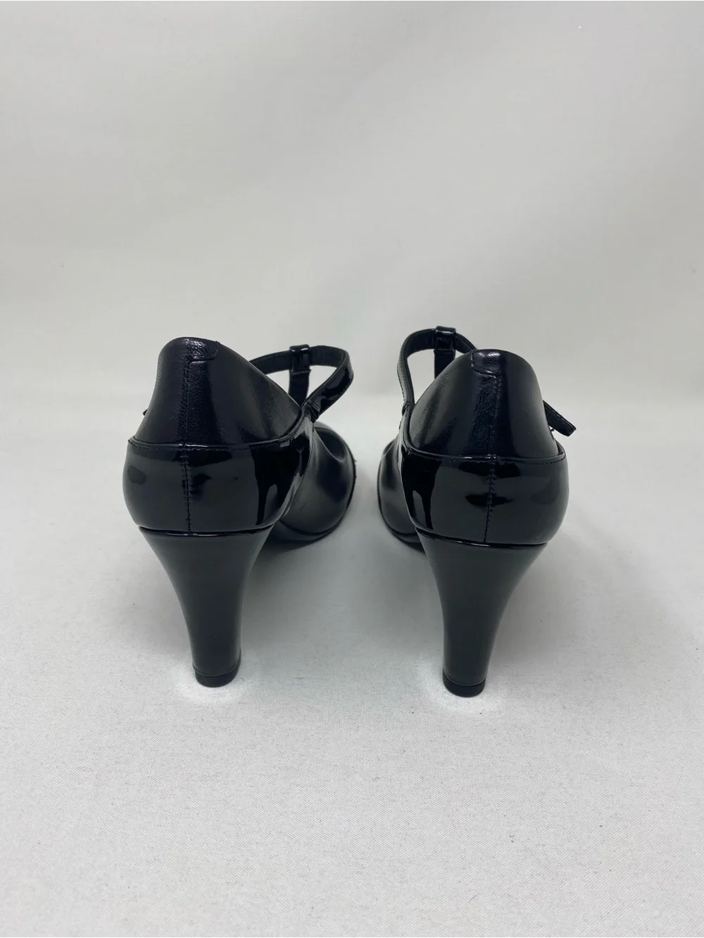 Giani Bernini Vineza Black Patent T-Strap Block Heel Pumps Size 7.5M